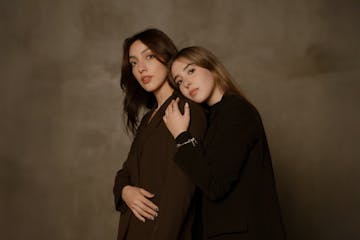 Arantxa & Yohana photo